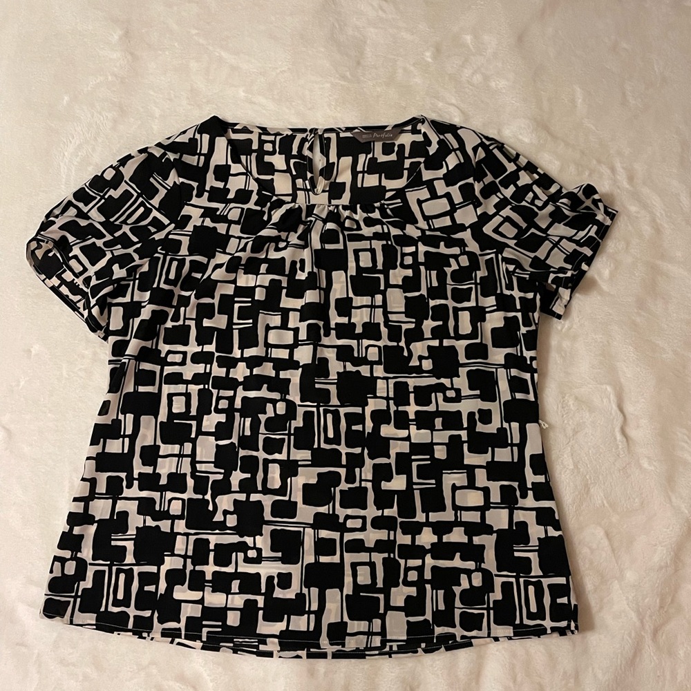 Marks & Spencer black and cream short sleeve top, button back closure, size 12